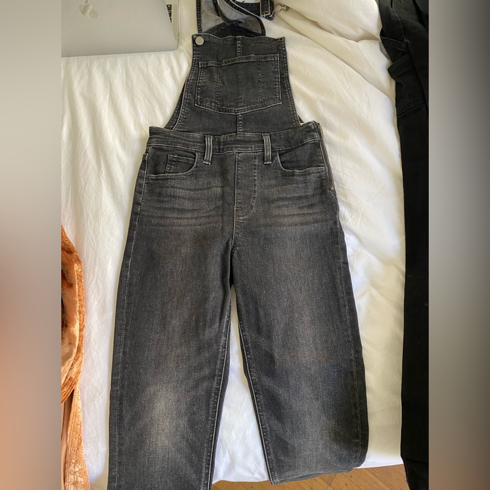 LEVI’s overalls size 25 never worn